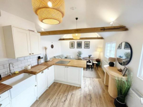 Charming, brand new townhouse near the sea